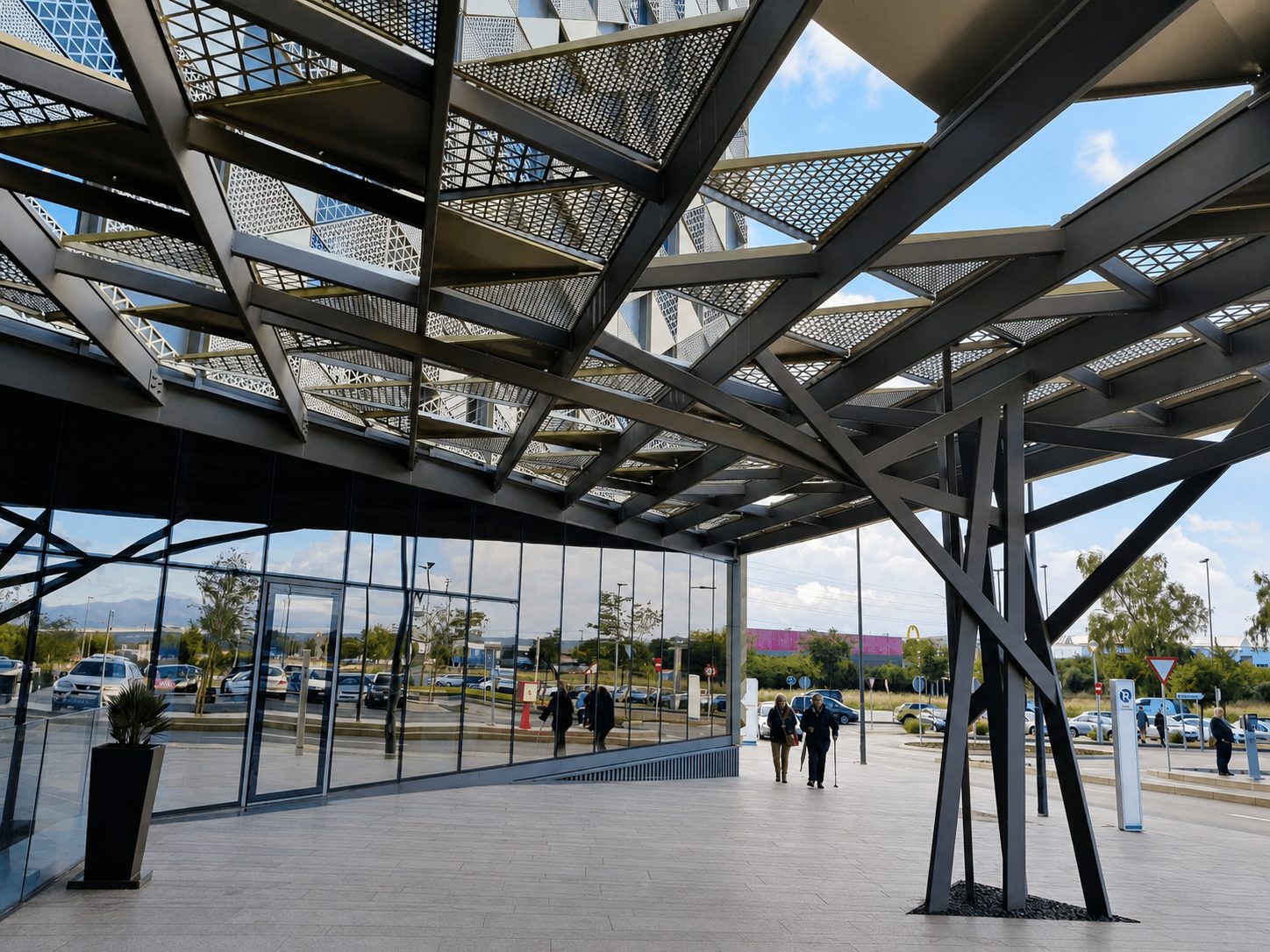 Estructura de accesos del Hospital Quirónsalud, obra de Grupo Salmerón